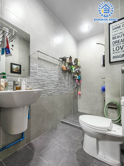 *****ทาวน์เฮ้าส์มือสอง นนทบุรี บ้านคุณภาพจากแบรนด์ Sansiri ม.สิริเพลส ติวานนท์ เนื้อที่ 21.40 ตร.ว. ฟังก์ชัน 3 ห้องนอน 3 ห้องน้ำ 2 ที่จอดรถ ตกแต่งสวย พร้อมเข้าอยู่ ทำเลเดินทางสะดวก เชื่อมต่อถนนรัตนาธิเบศร์, ถนนแจ้งวัฒนะ, ถนนบางกรวย-ไทรน้อย, ถนนชัยพฤกษ์ ใกล้โรบินสันศรีสมาน และทางด่วน "อุดรรัถยา" จองเลย!